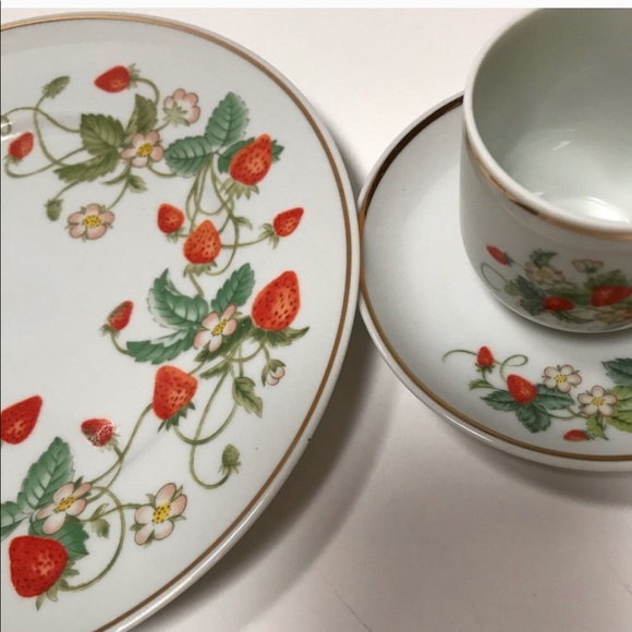 Vintage Avon porcelain Demitasse/Tea set. - Picture 7 of 10